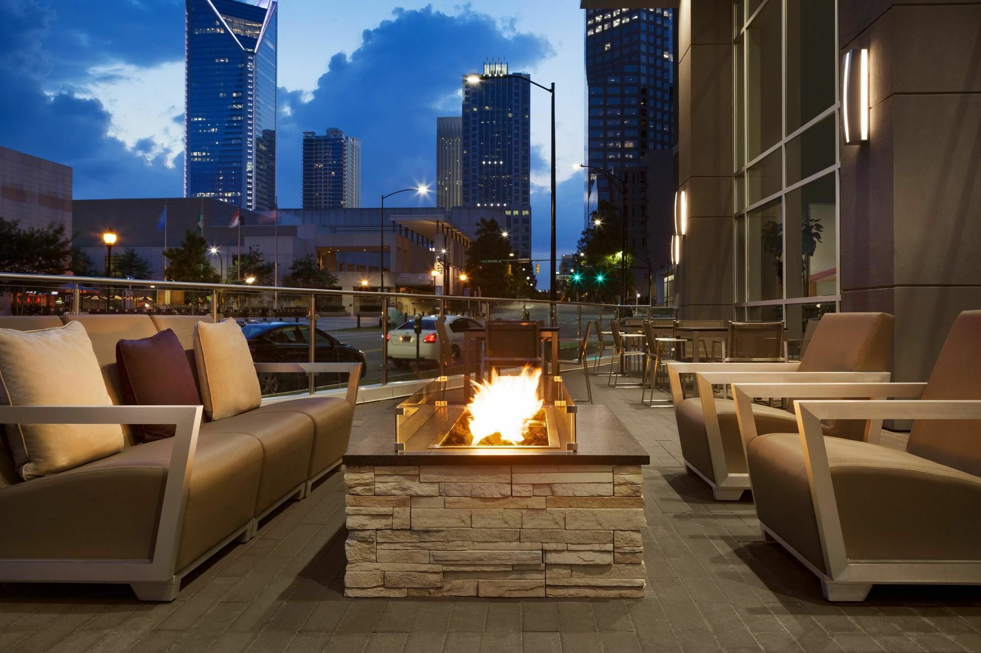 Embassy Suites By Hilton Charlotte Uptown Eksteriør billede